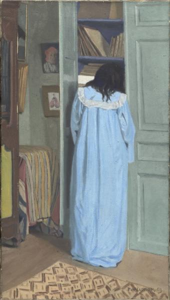 Image de l'œuvre Intérieur, femme en bleu fouillant dans une armoire réalisée par l'artiste Félix Vallotton. L'œuvre est exposée à un musée.