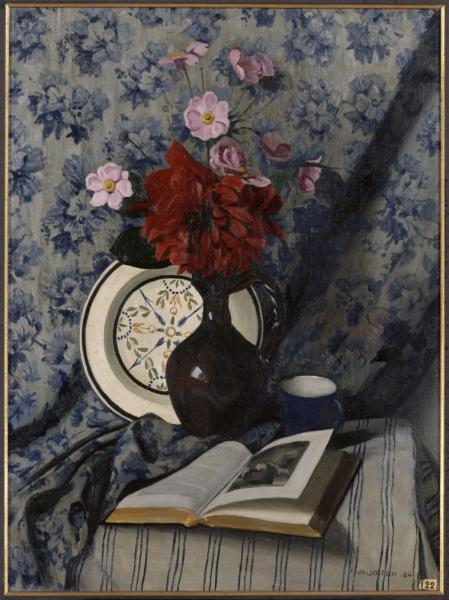 Image de l'œuvre Dahlias rouges et livre ouvert réalisée par l'artiste Félix Vallotton. L'œuvre est exposée à Musée d'Art moderne de Troyes (Troyes, France).